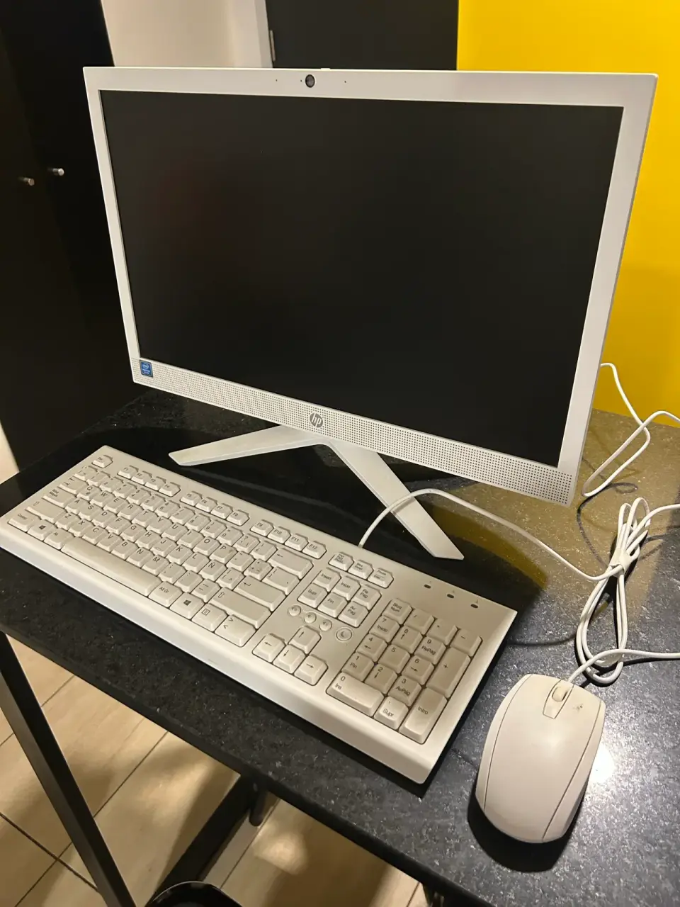 Computador todo-en-uno HP blanco - miniatura 1