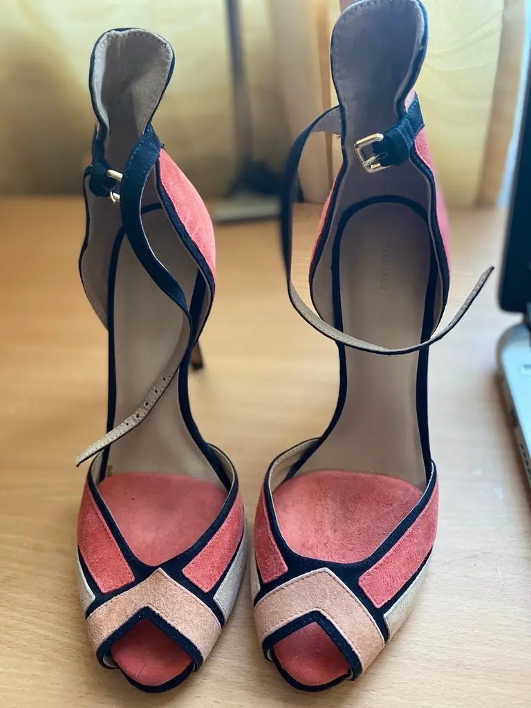 Zapato de tacón alto con diseño punta abierta - miniatura 1