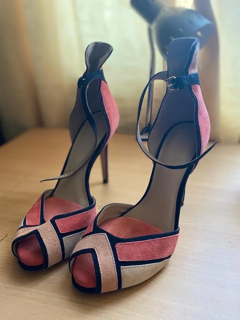 Zapato de tacón alto con diseño punta abierta - miniatura 2