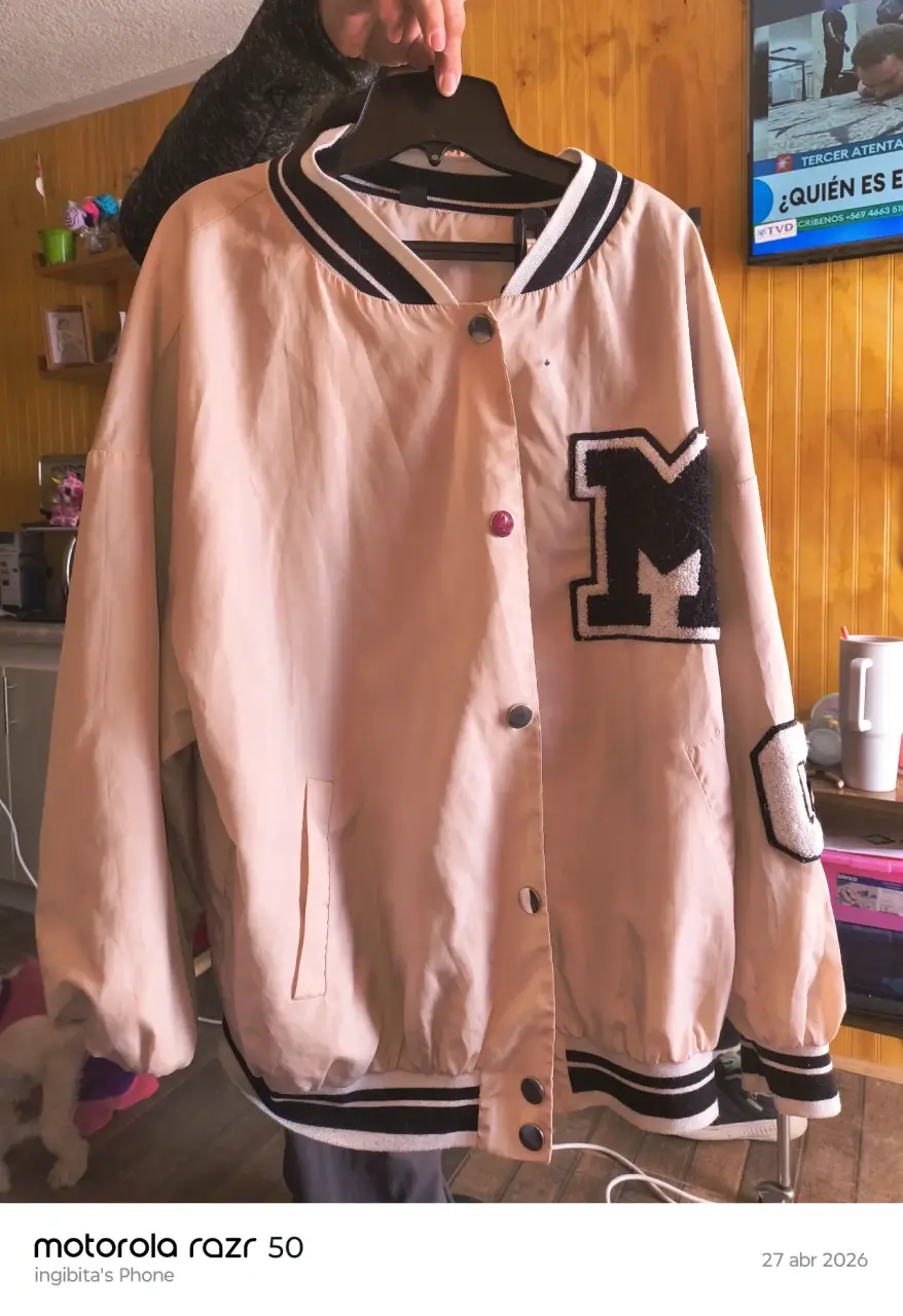 Chaqueta beige estilo universitario - miniatura 1