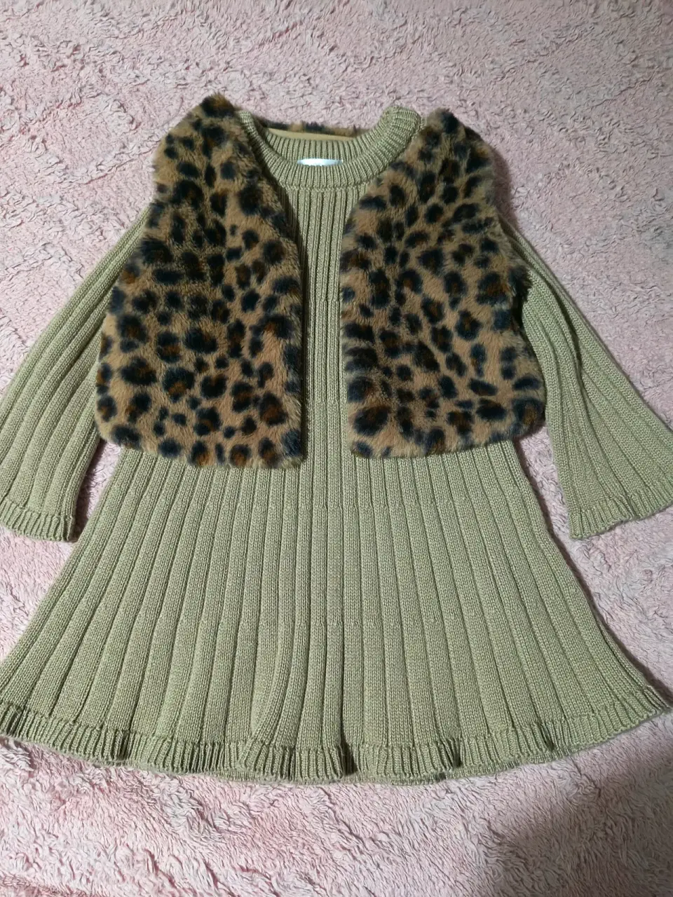 Vestido de punto con chaleco animal print