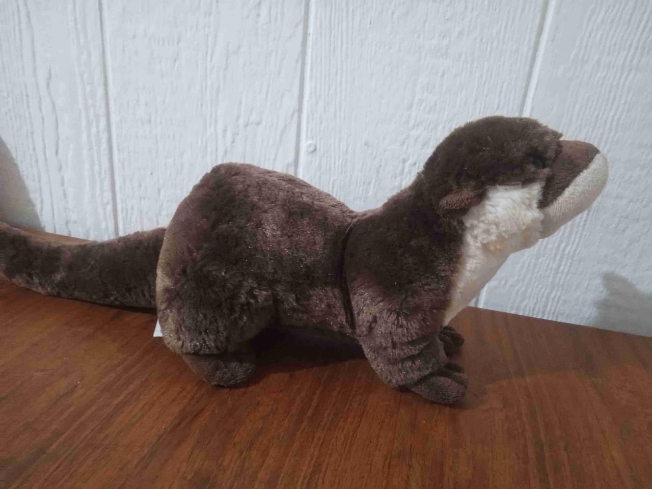 Peluche de nutria marrón