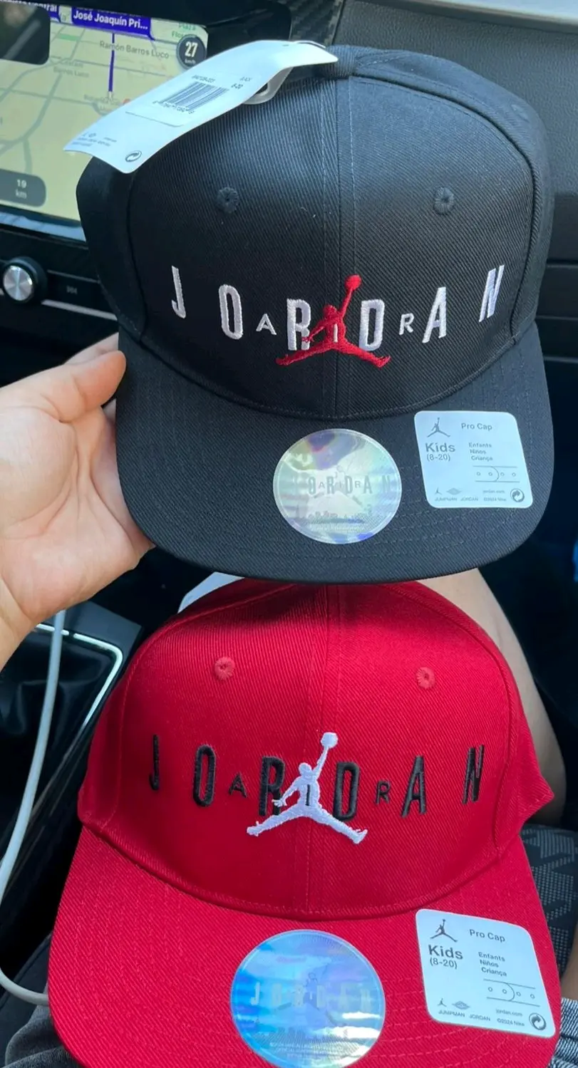 Gorras Jordan negras y rojas