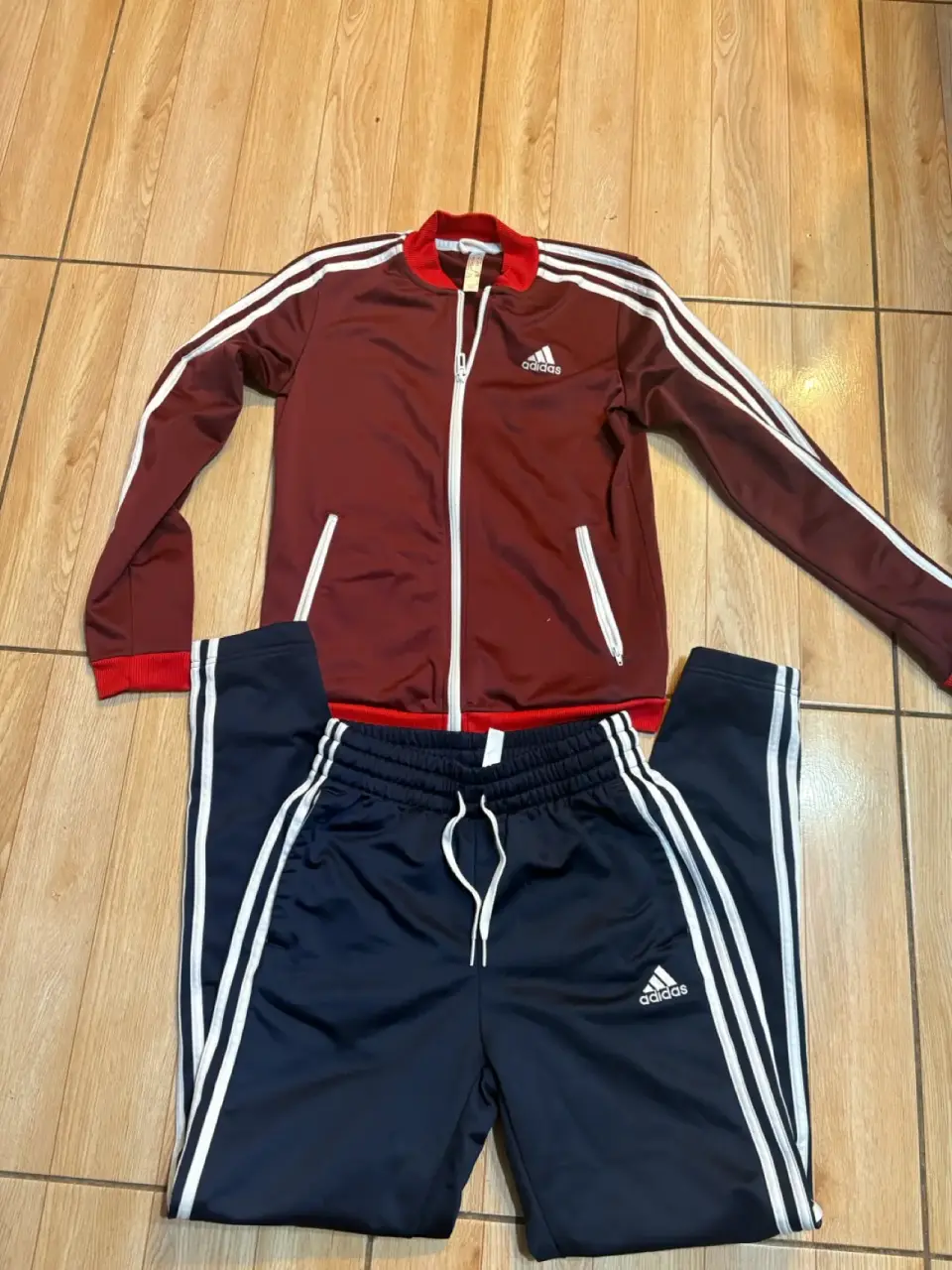 Conjunto deportivo Adidas bicolor