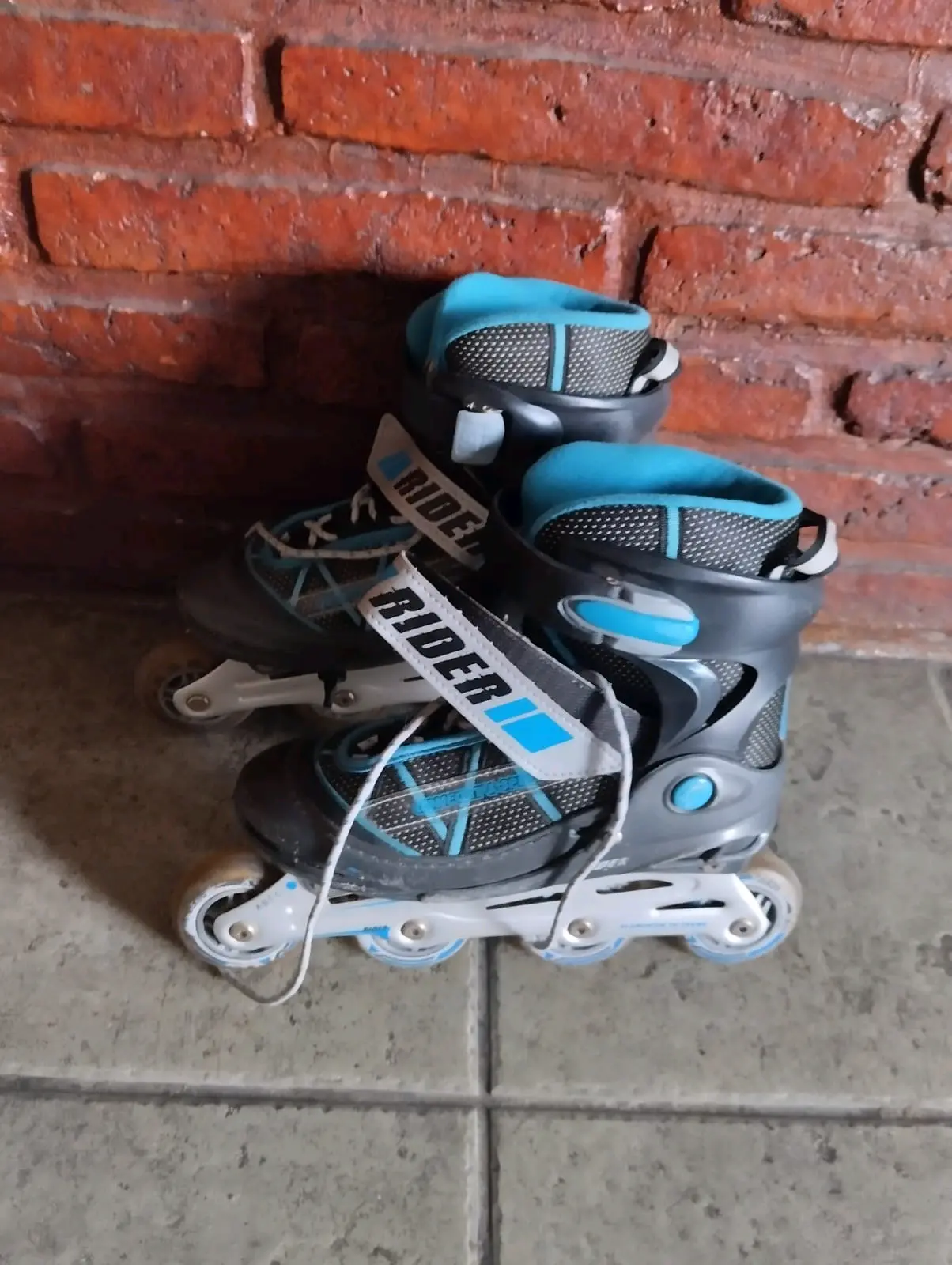 Patines en línea Rider negros y azules