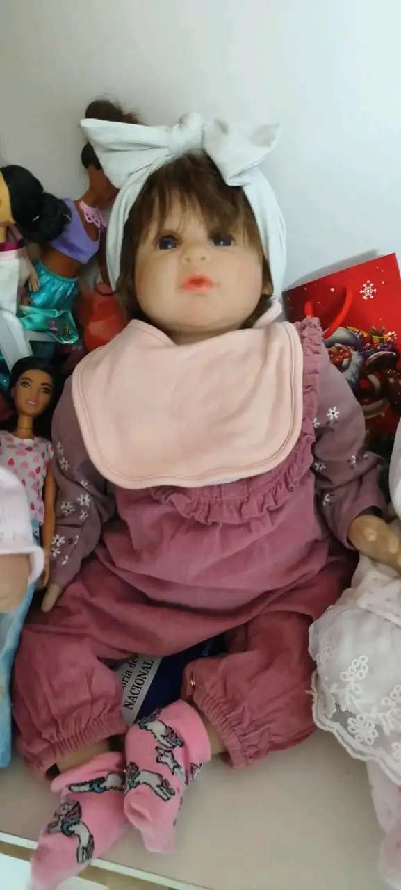 Muñeca reborn con babero