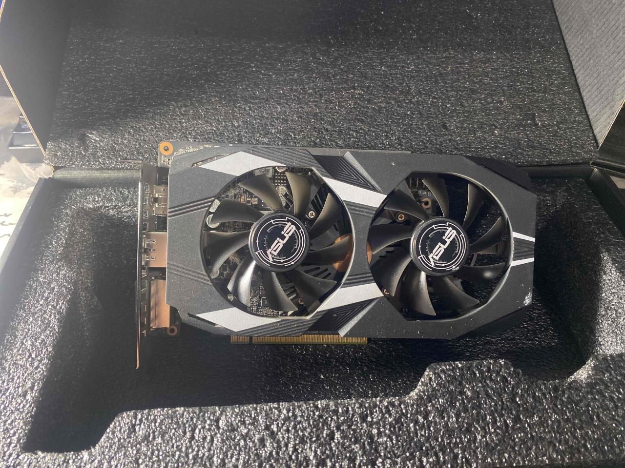 Tarjeta gráfica ASUS 1660 TIdoble ventilador - miniatura 1