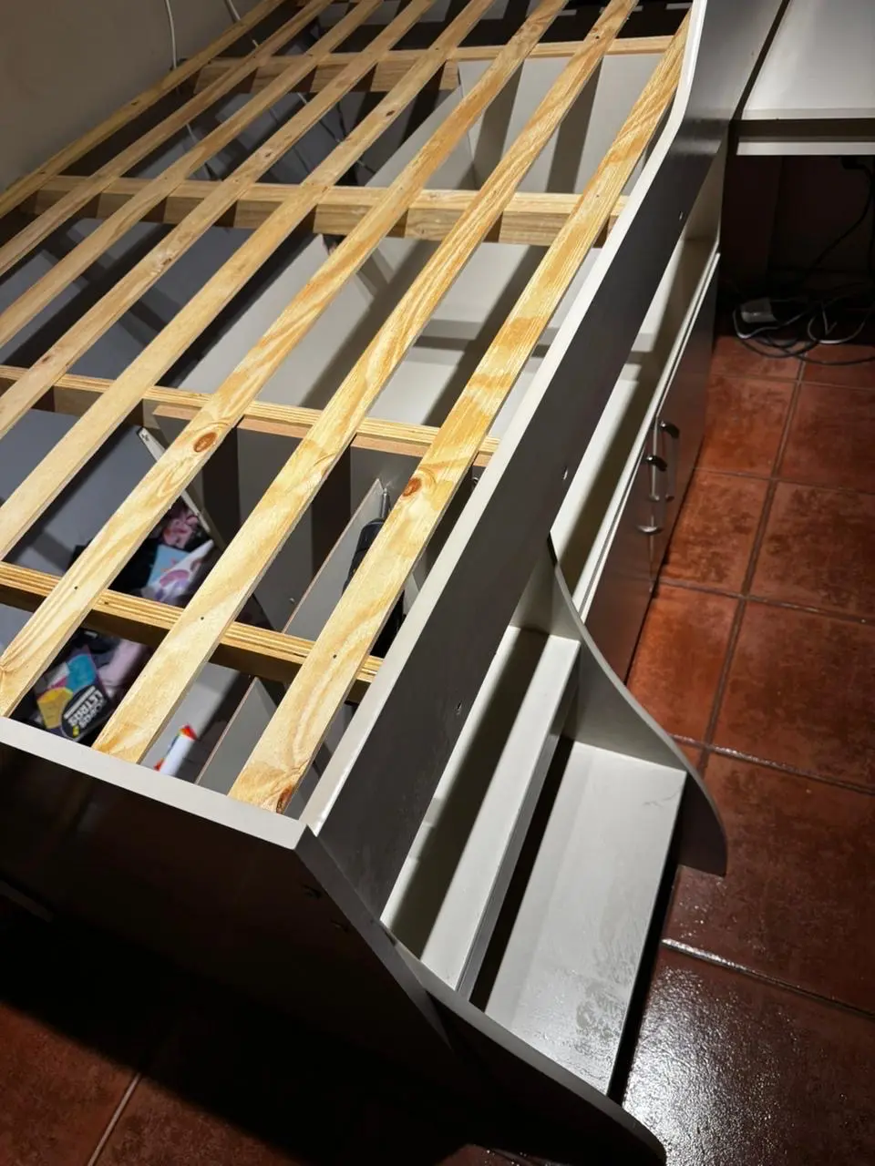 Cama alta 1,5  con escritorio incorporado - miniatura 5