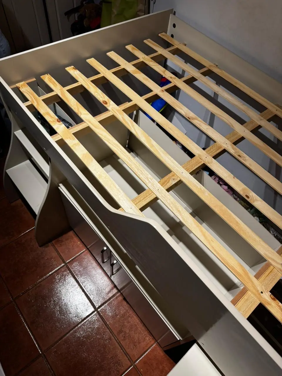 Cama alta 1,5  con escritorio incorporado - miniatura 6