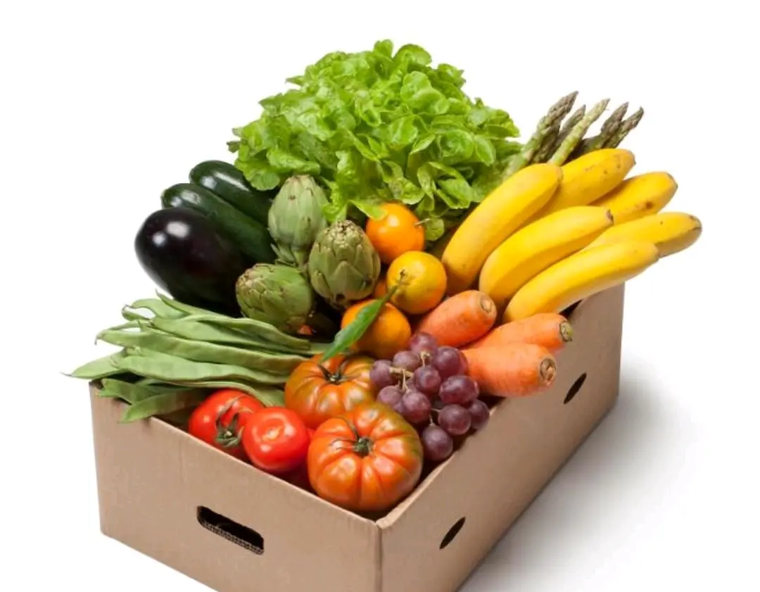 Caja de frutas y verduras frescas