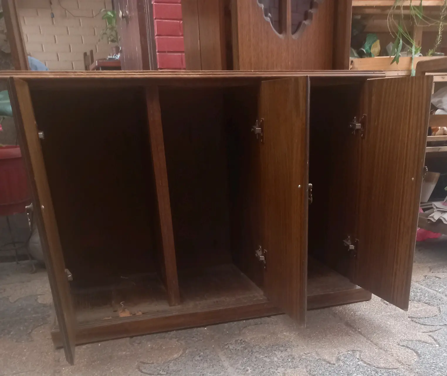 Vitrina de madera con espejo y licorera abatible - miniatura 4