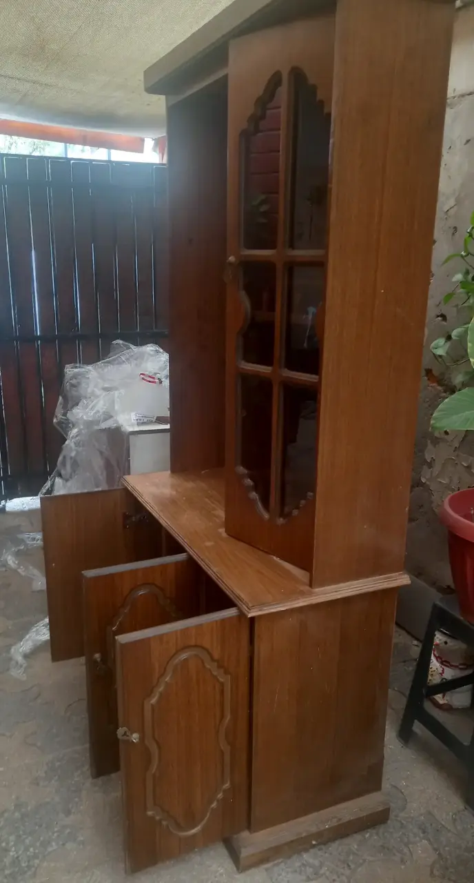 Vitrina de madera con espejo y licorera abatible - miniatura 11