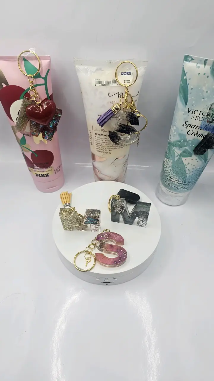 Crema victoria secret original más colgante - miniatura 1