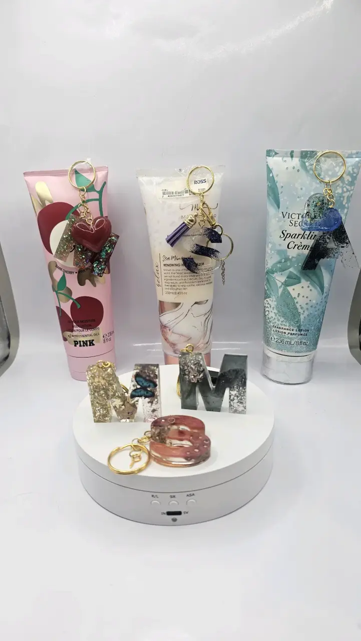 Crema victoria secret original más colgante - miniatura 2