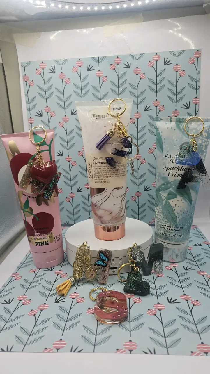 Crema victoria secret original más colgante - miniatura 3