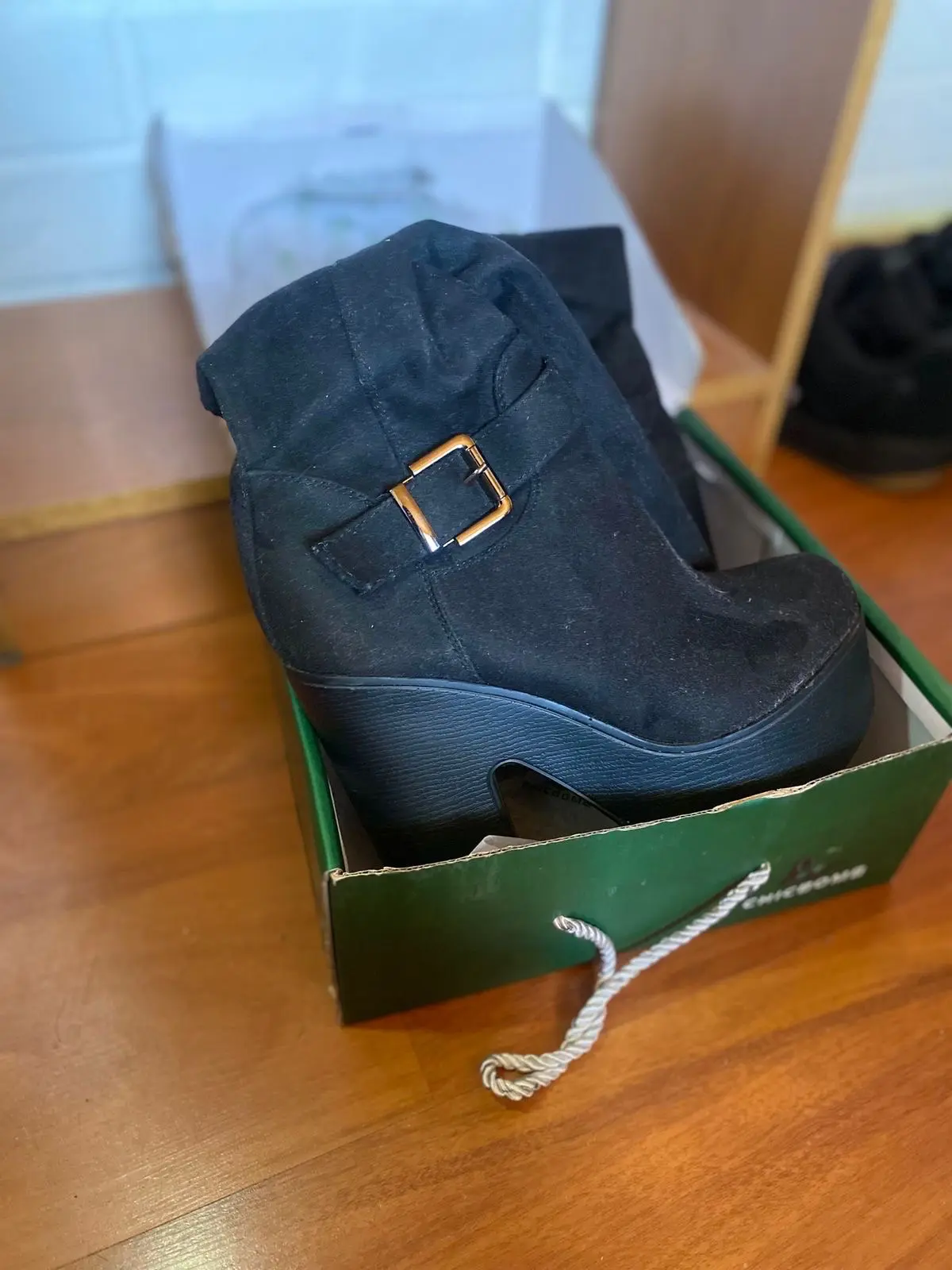 Botas negras de tacón alto - miniatura 2