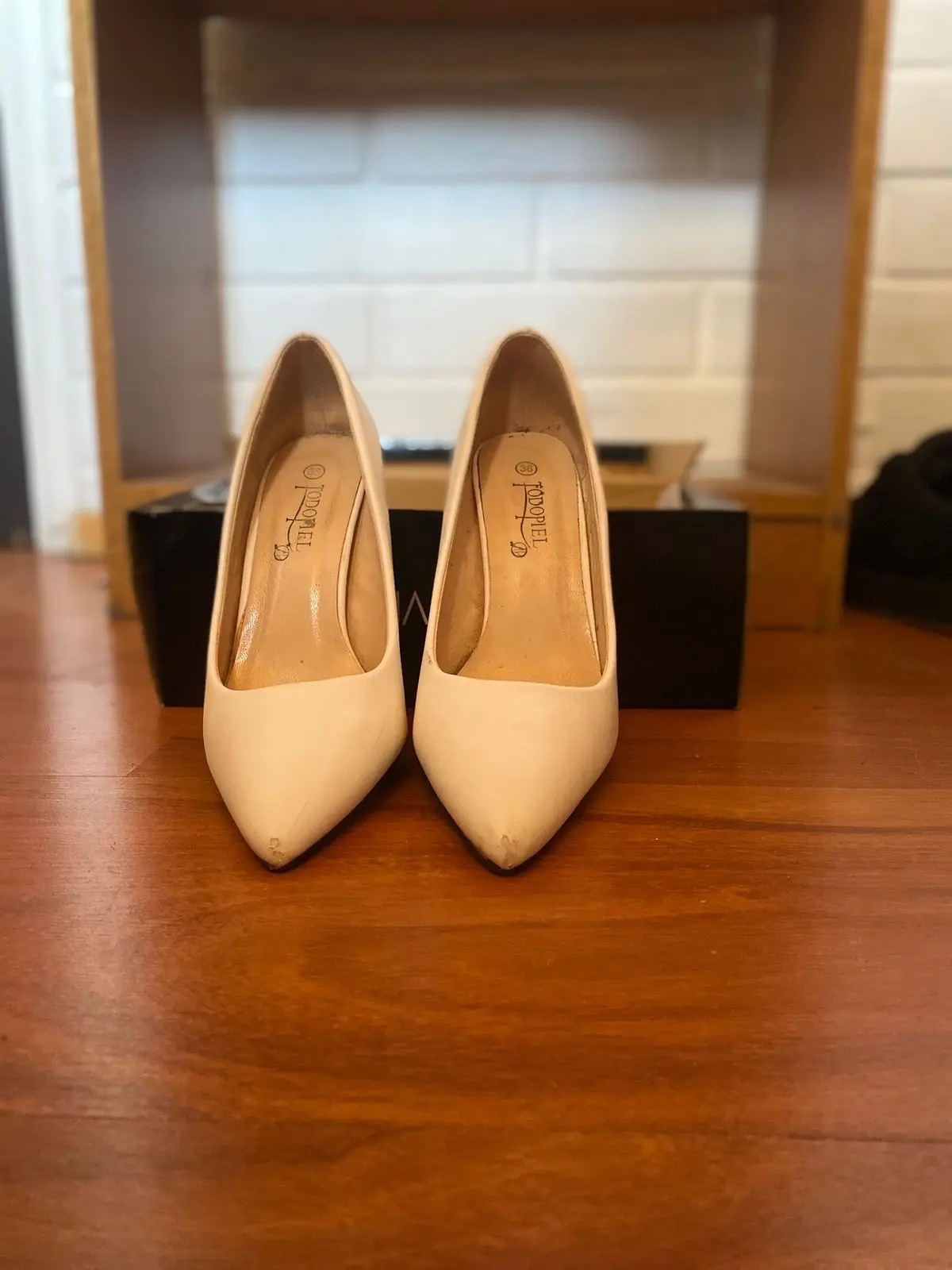 Zapatos de tacón beige - miniatura 1