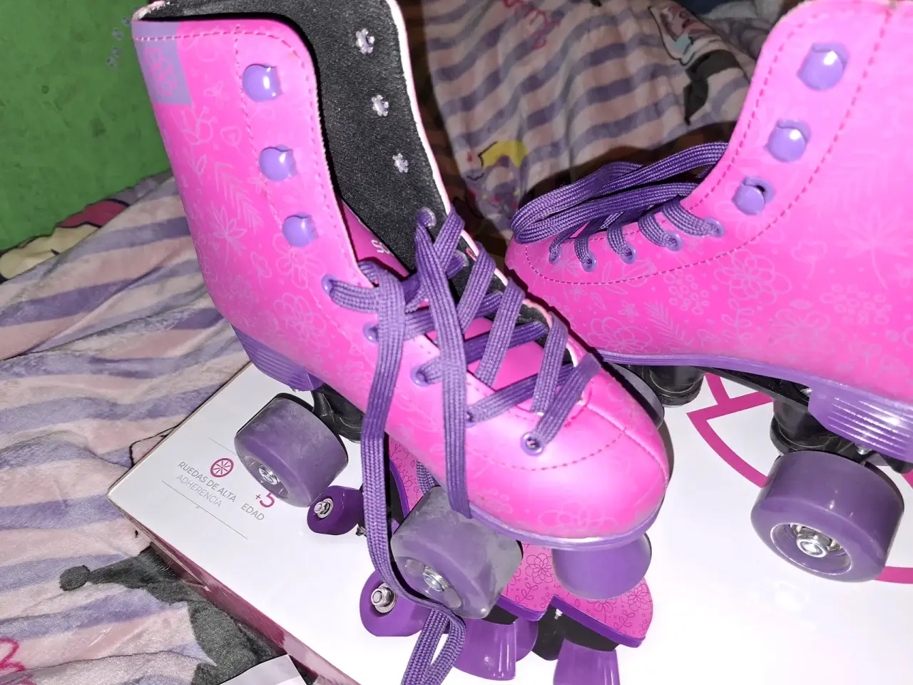 Patines rosados de 4 ruedas - miniatura 1