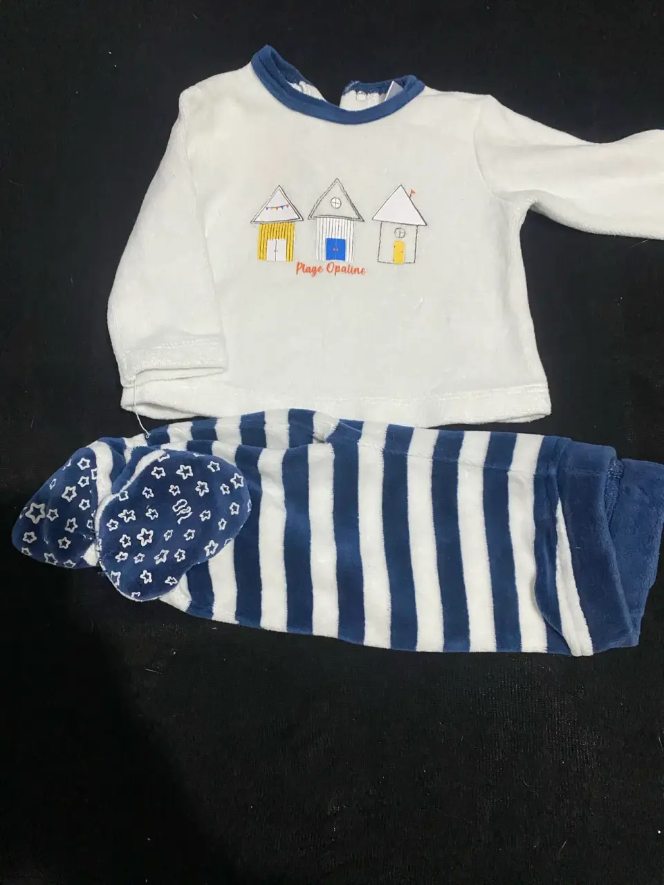 Conjunto  blanco con rayas azules para niño