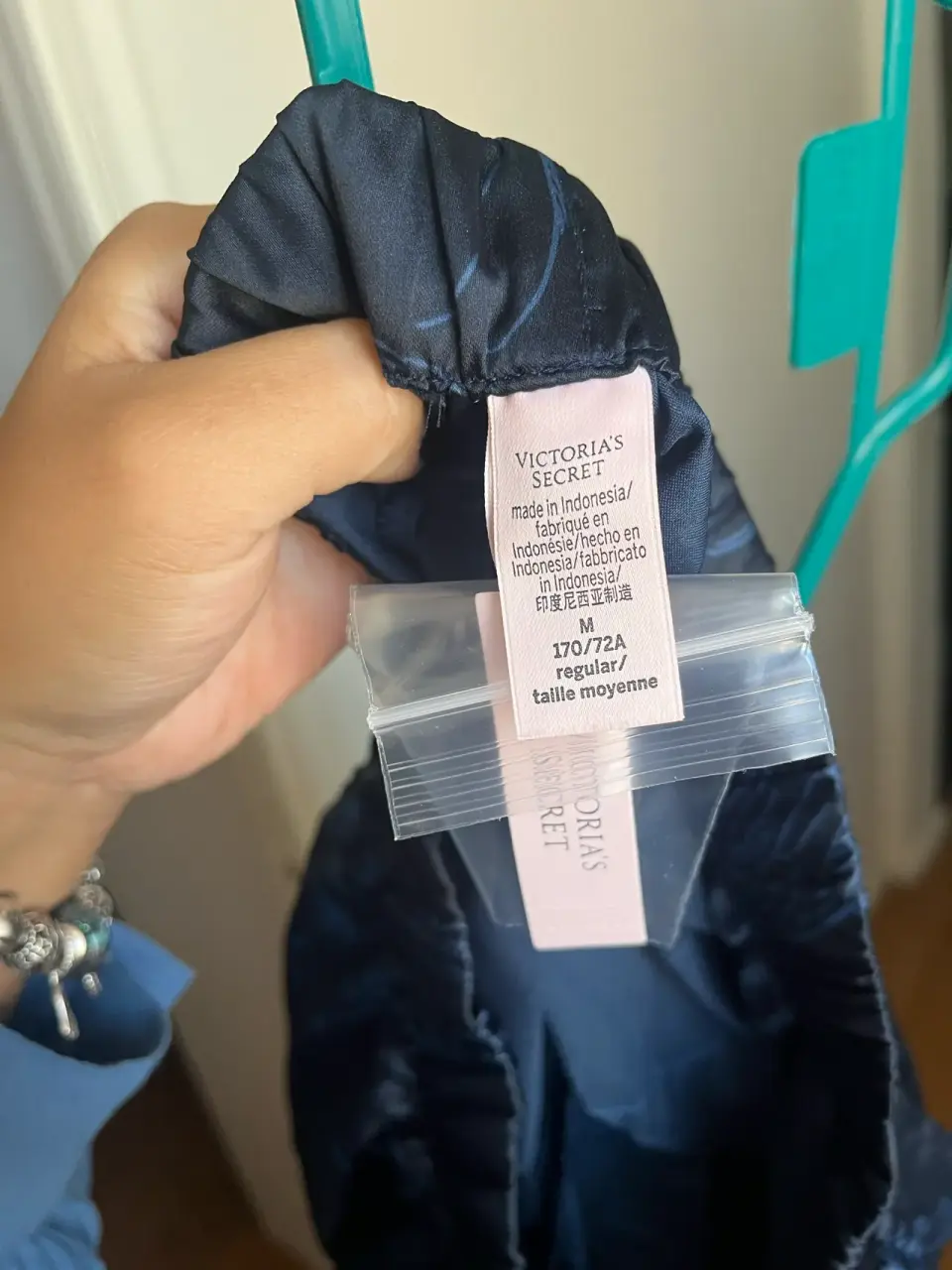 Pijama de satin con estampado - miniatura 2