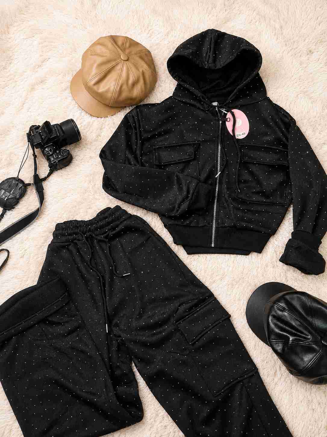 Conjunto buzo negro con capucha+brillos✨️