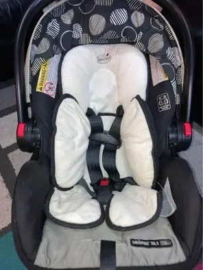 Silla de auto para bebé - miniatura 1
