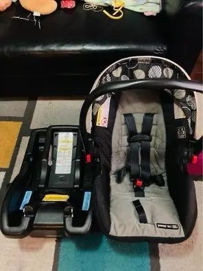 Silla de auto para bebé - miniatura 6