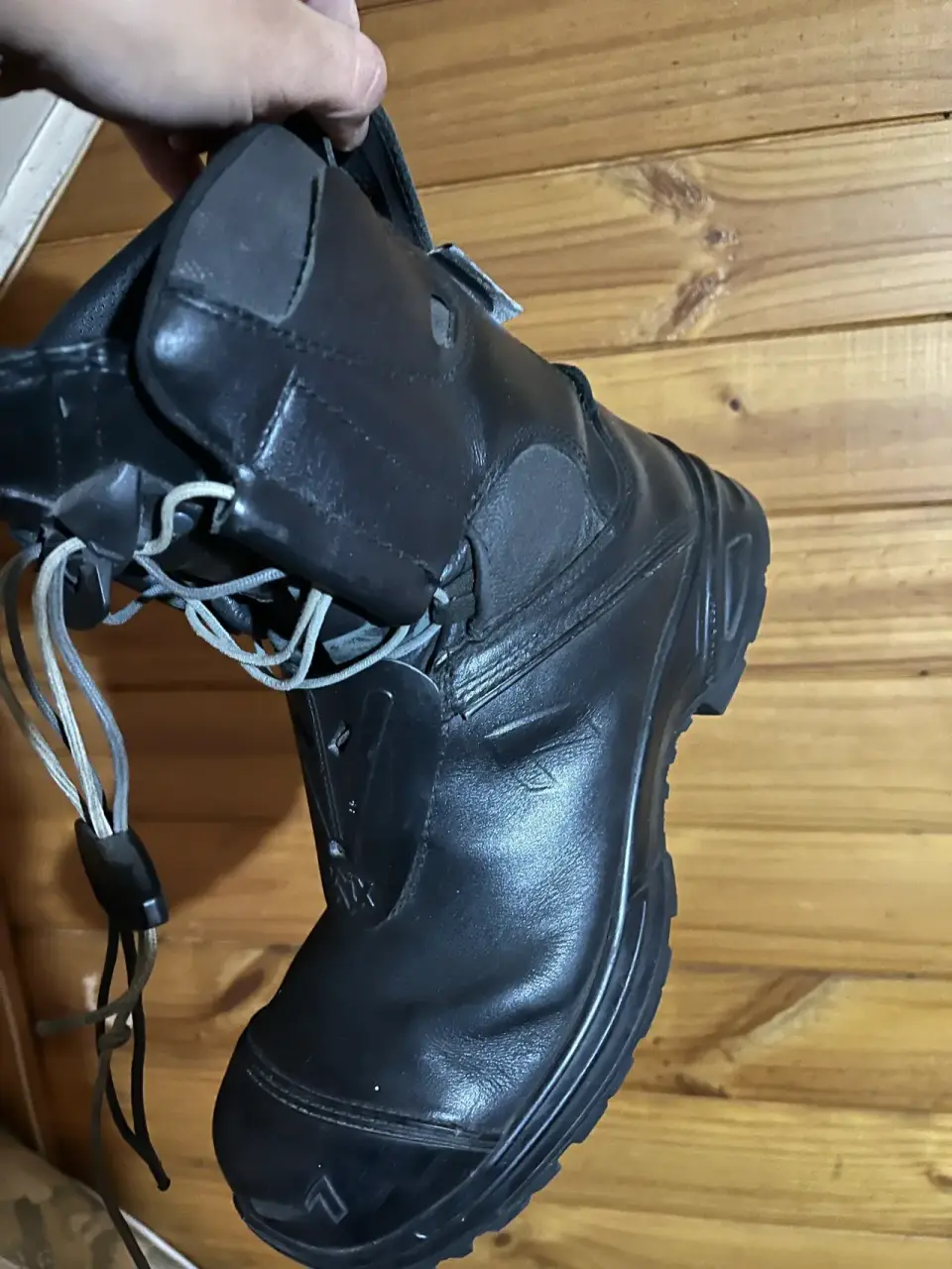 Botas negras de cuero