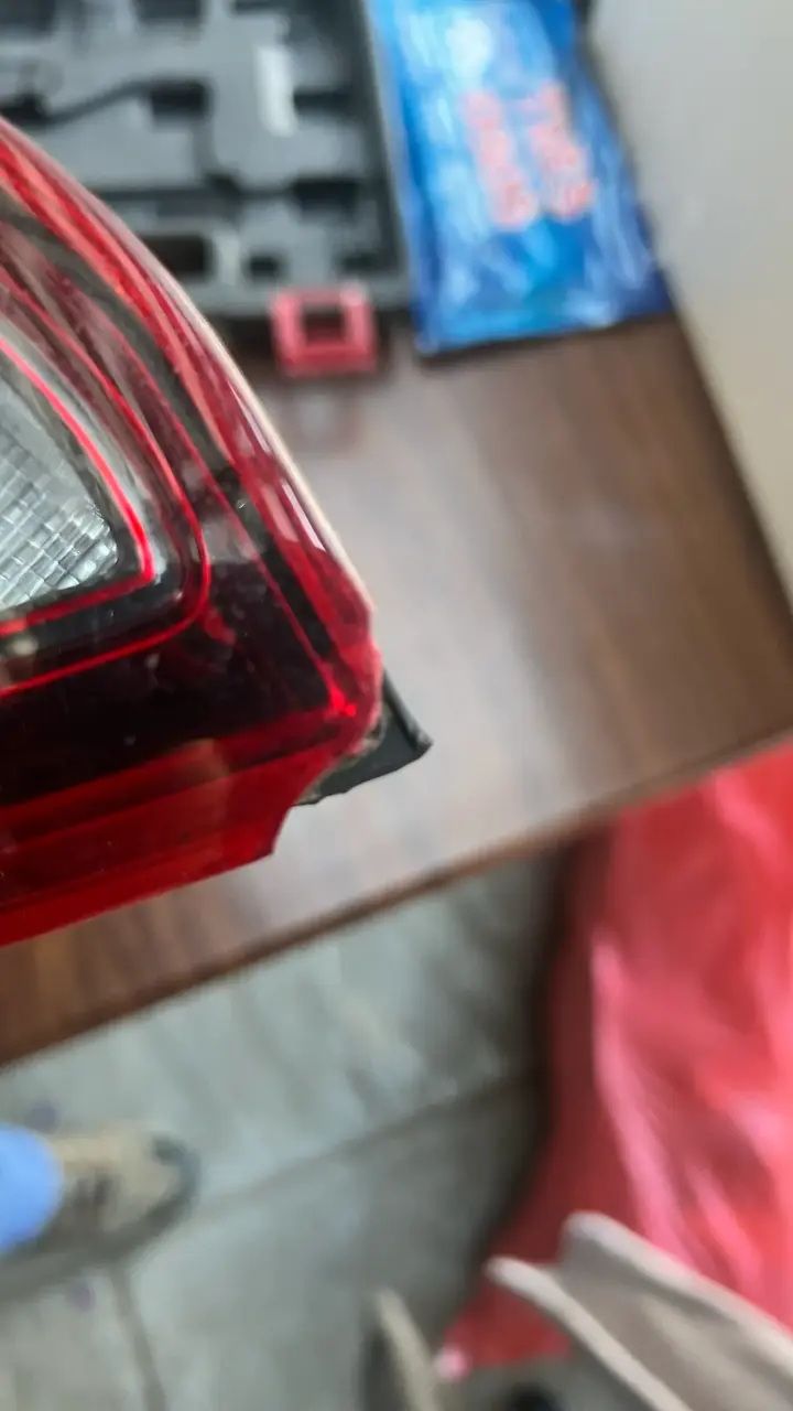 Luz trasera Peugeot 301 usada - miniatura 4