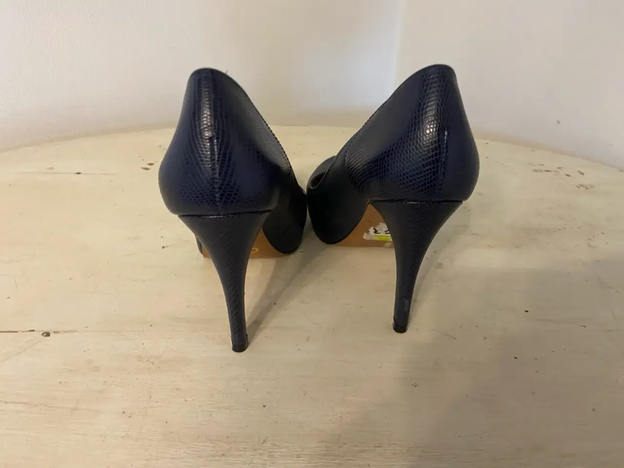 Zapatos de tacón azul oscuro - miniatura 4