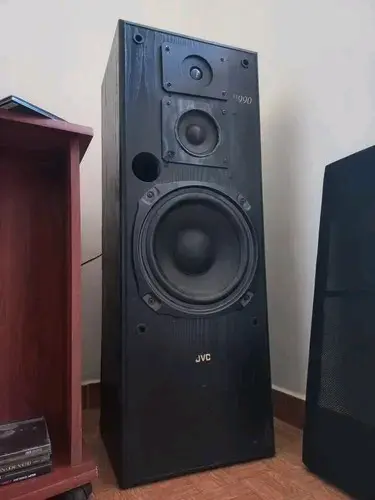 Parlante JVC de torre