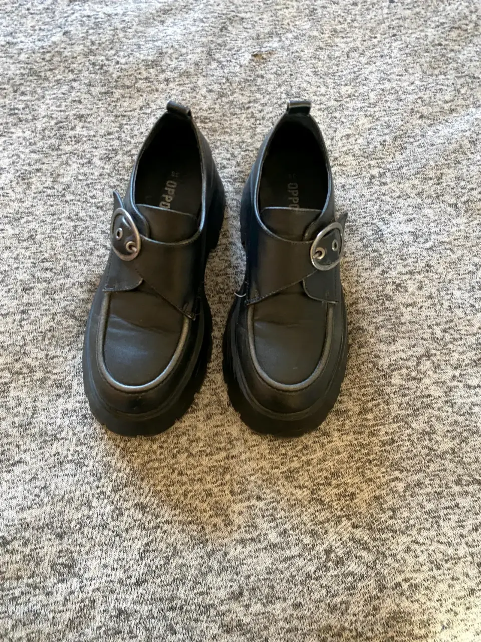 Zapatos de cuero negro unisex - miniatura 1