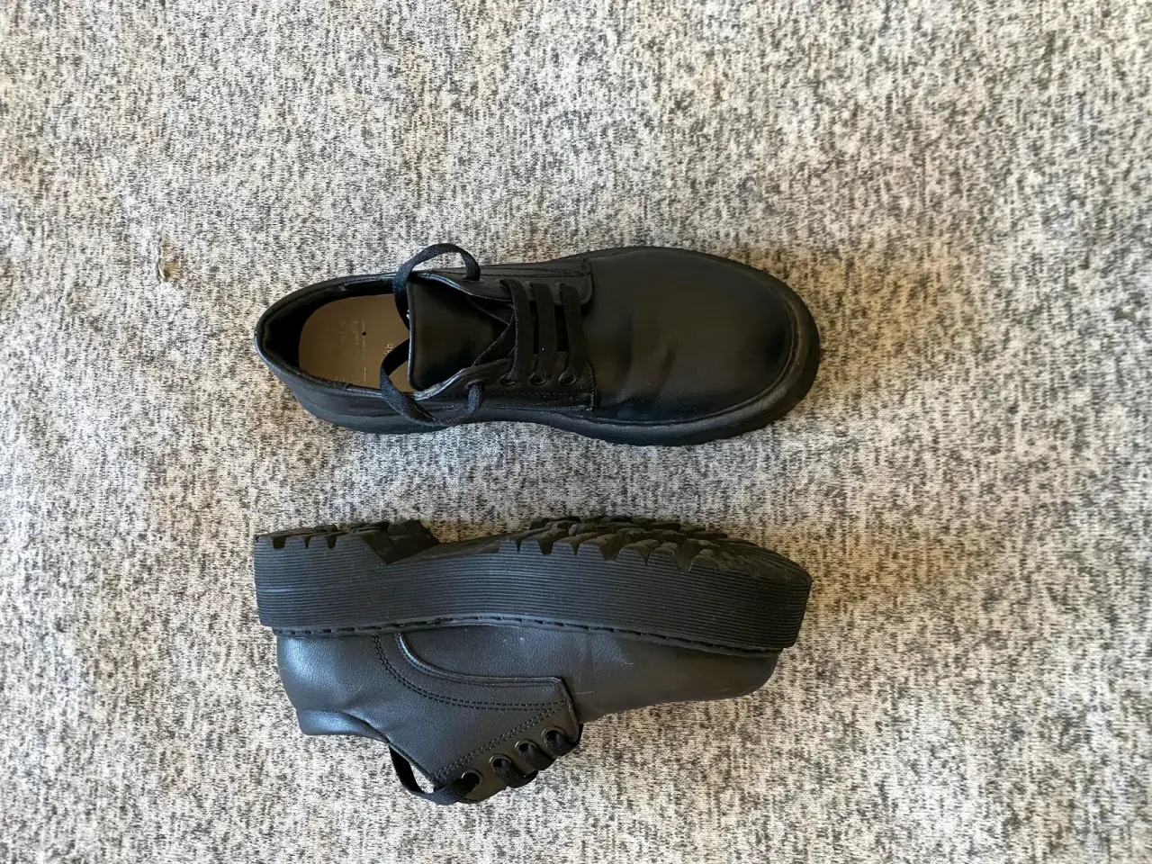 Zapatos de cuero negro unisex - miniatura 3