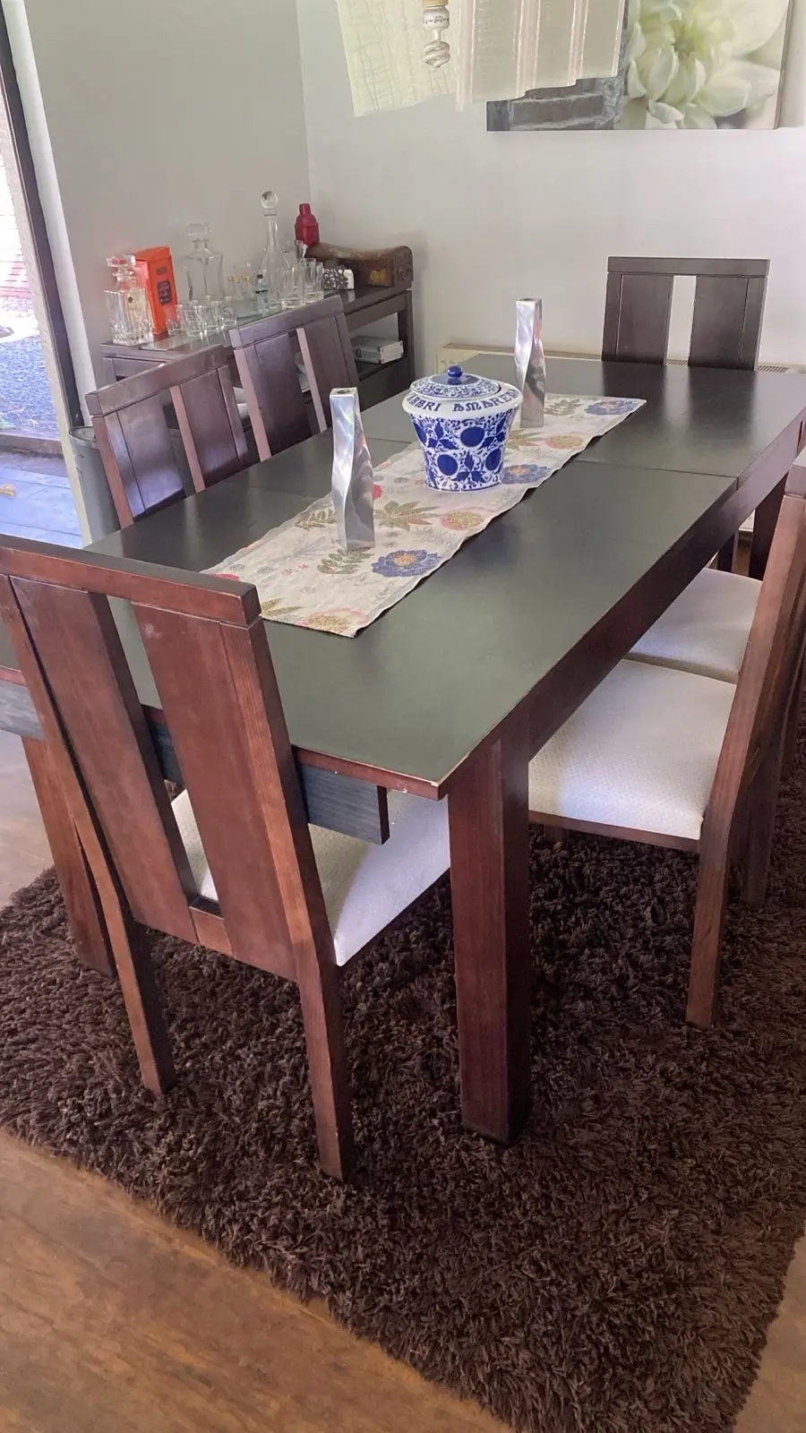 Mesa comedor de madera oscura con 6 sillas - miniatura 1