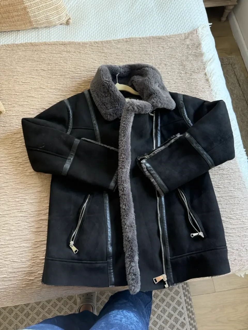 Chaqueta negra con forro de lana - miniatura 1