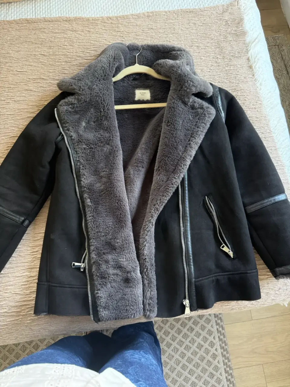 Chaqueta negra con forro de lana - miniatura 2