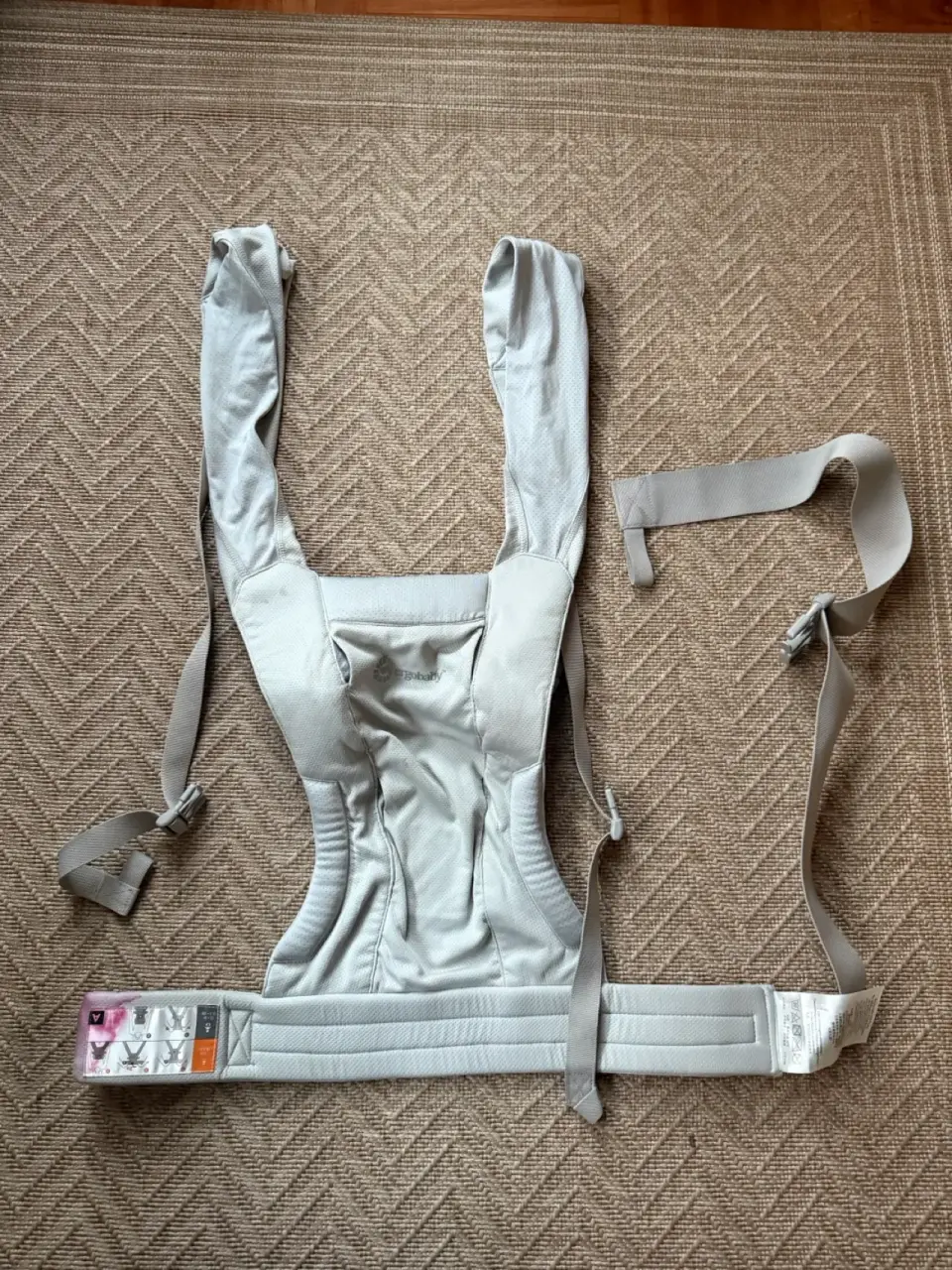 Mochila portabebé gris - miniatura 1