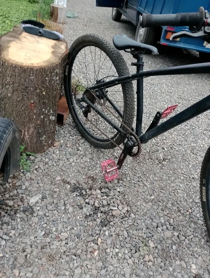 Bicicleta de montaña negra aro 29 - miniatura 2