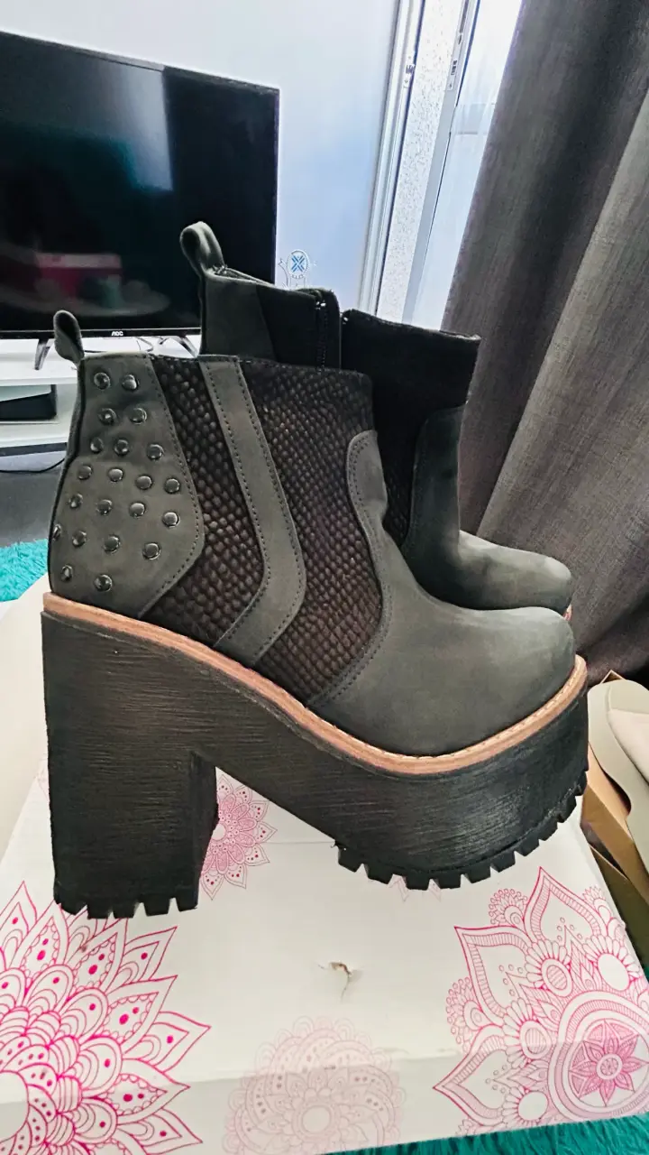 Botines negros con plataforma