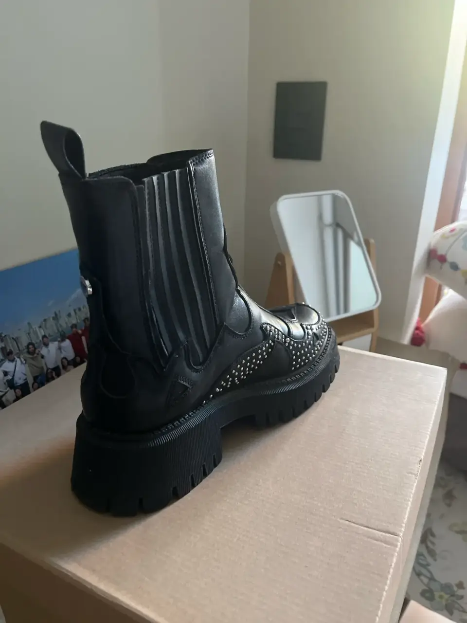 Botines negros con tachas - miniatura 4