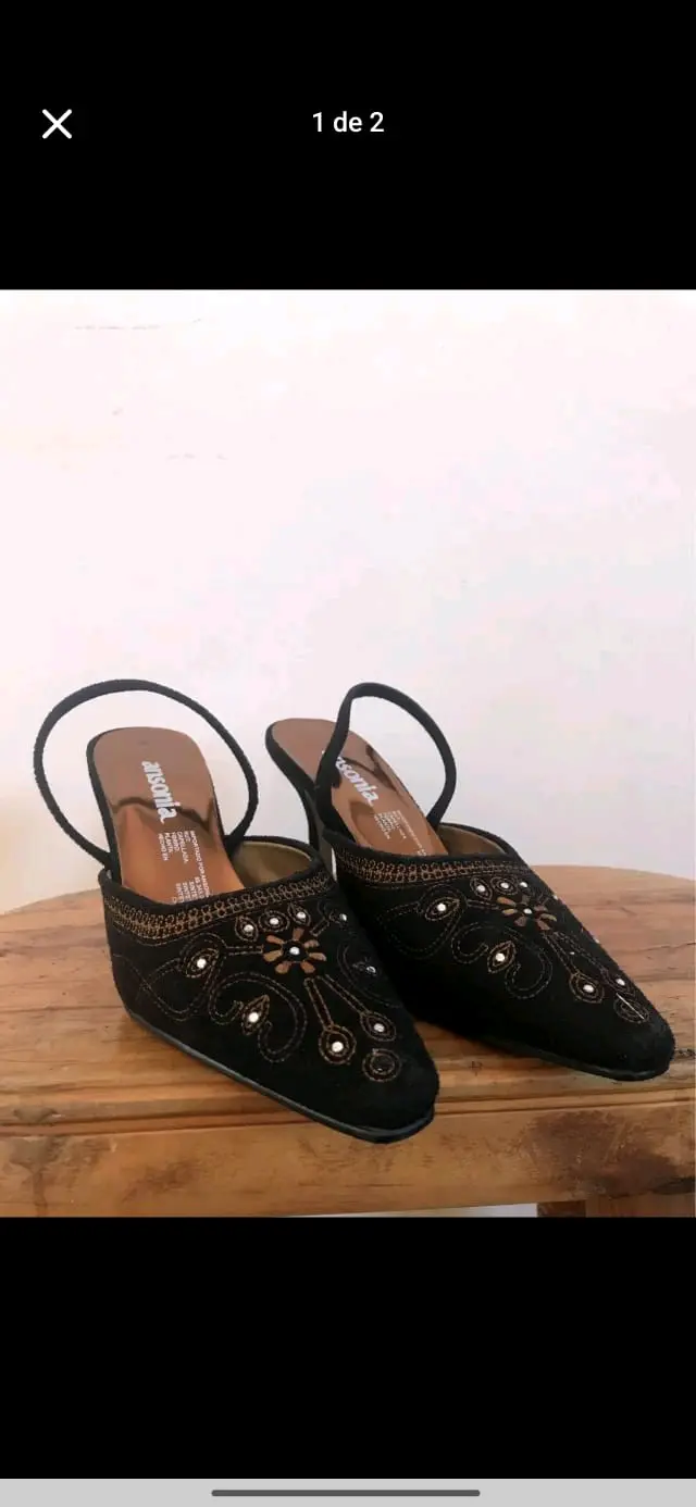 Zapatos negros con diseño bordado - miniatura 2