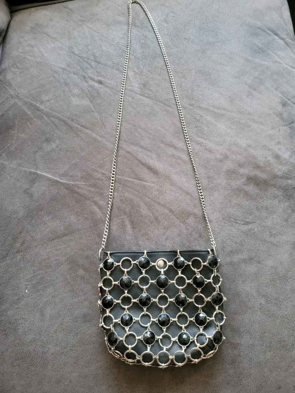 Cartera negra con cadenas - miniatura 1