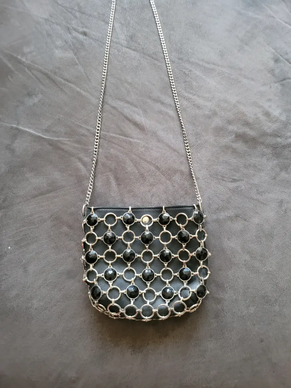 Cartera negra con cadenas - miniatura 2