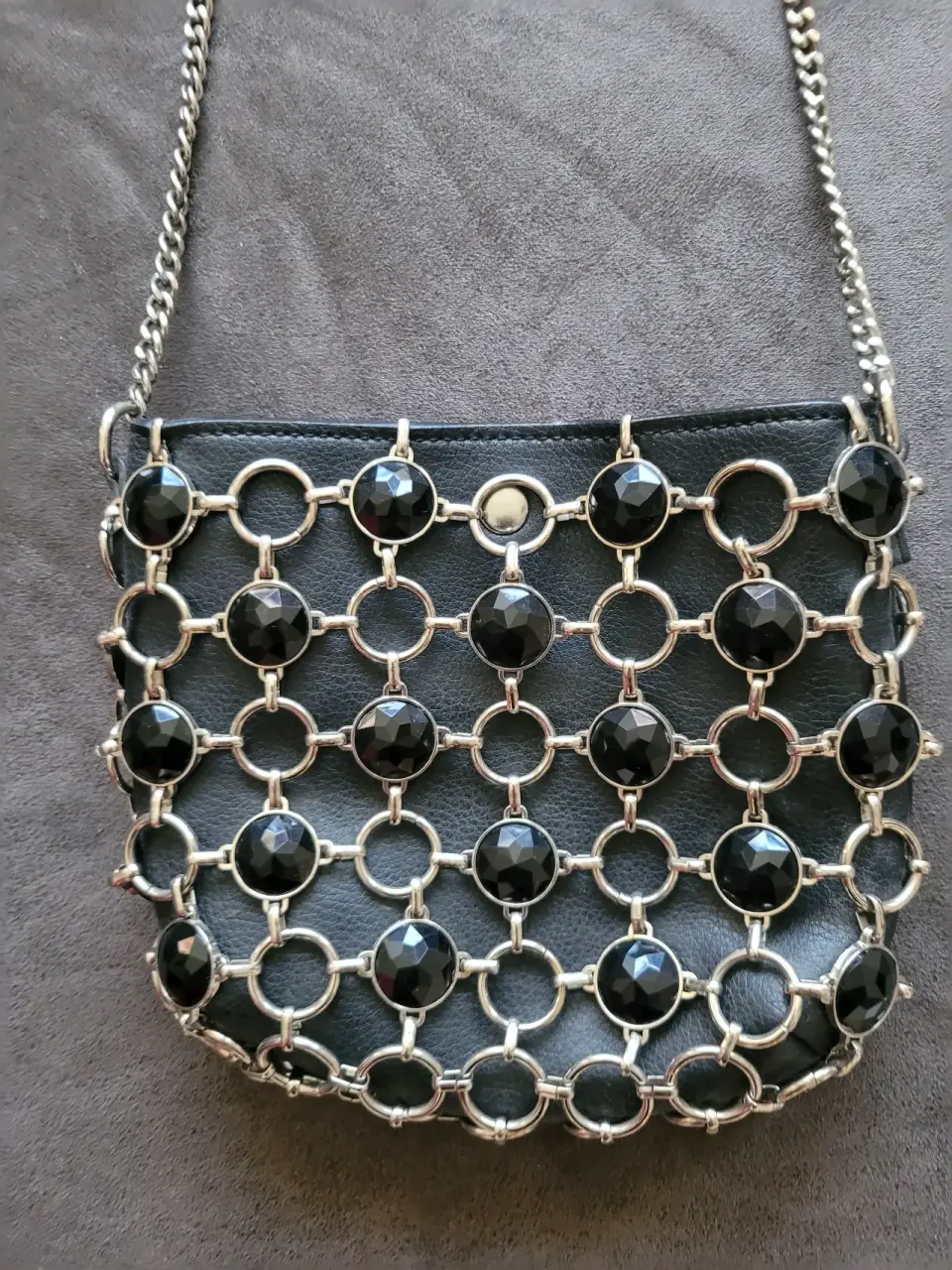 Cartera negra con cadenas - miniatura 3