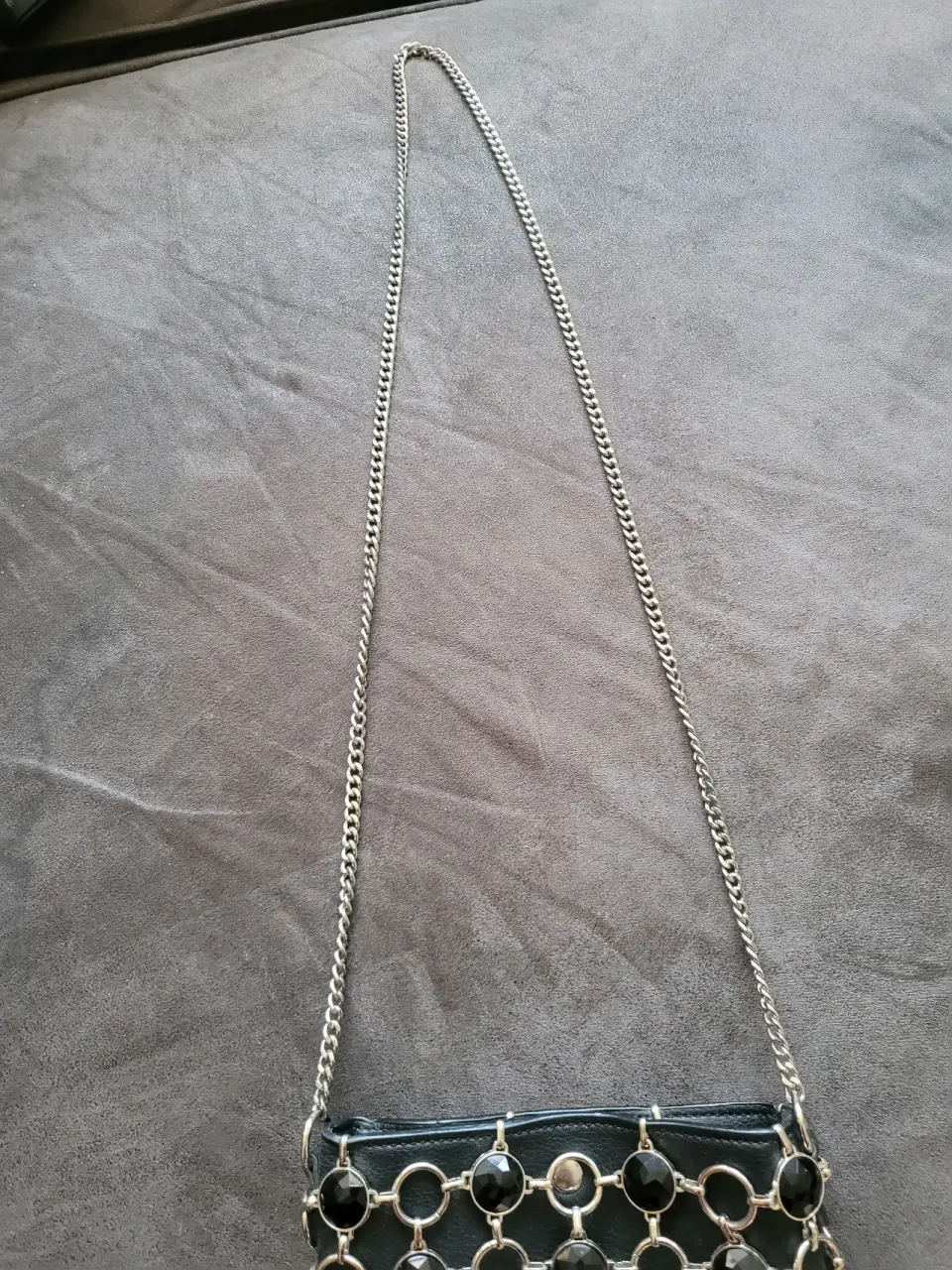 Cartera negra con cadenas - miniatura 5