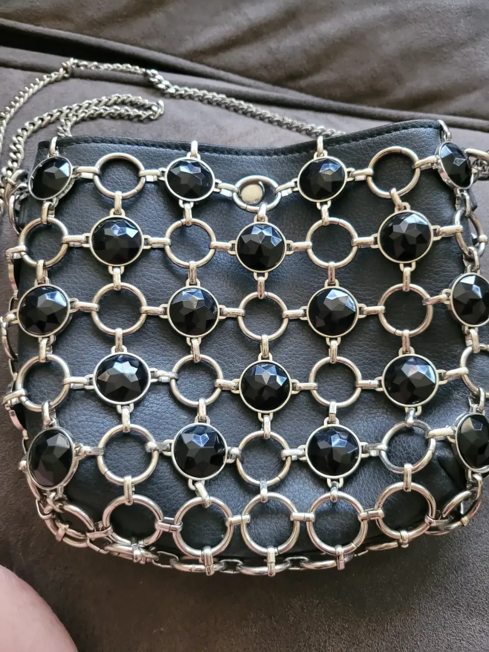 Cartera negra con cadenas - miniatura 6