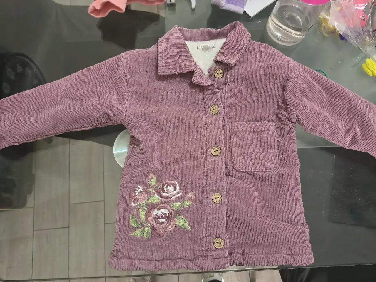 Chaqueta de pana lila con bordado