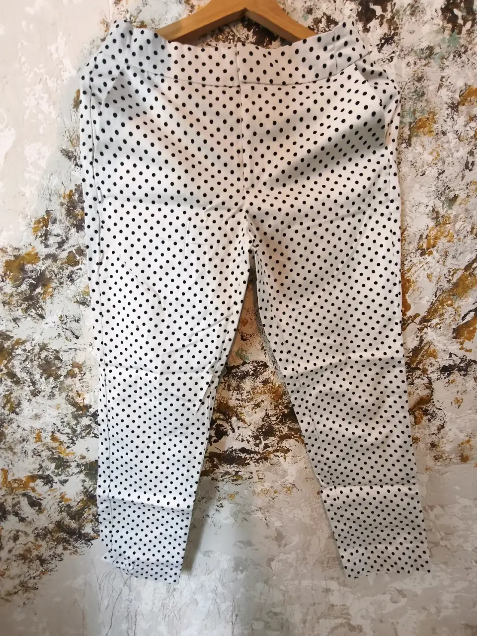 Pantalones blancos con lunares negros - miniatura 1