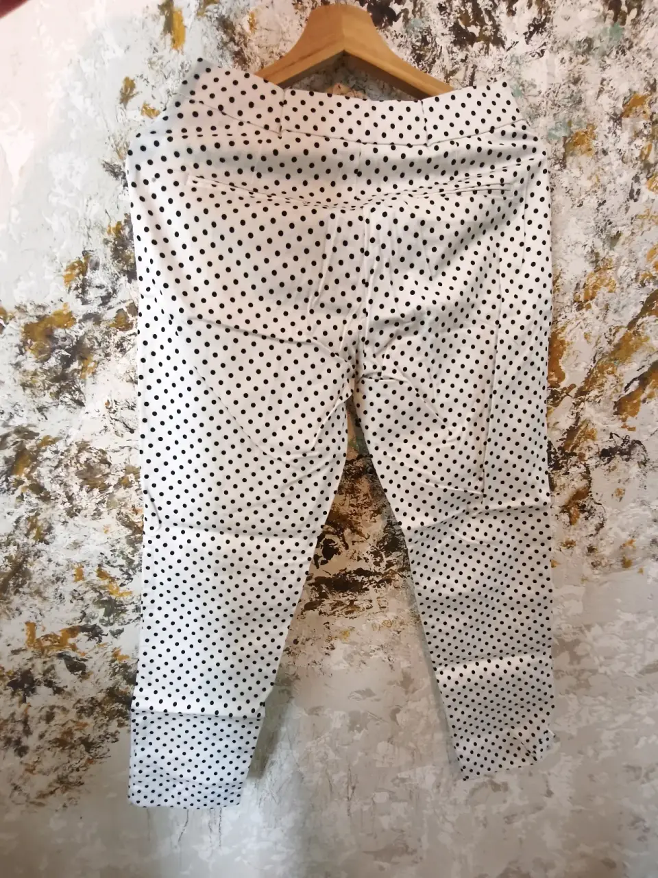 Pantalones blancos con lunares negros - miniatura 2