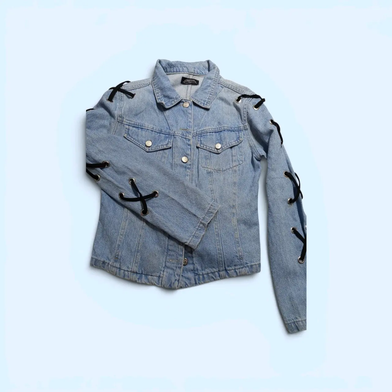 Chaqueta de mezclilla con detalles